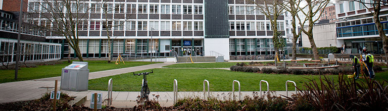 A bicycle in front of the Pariser Building